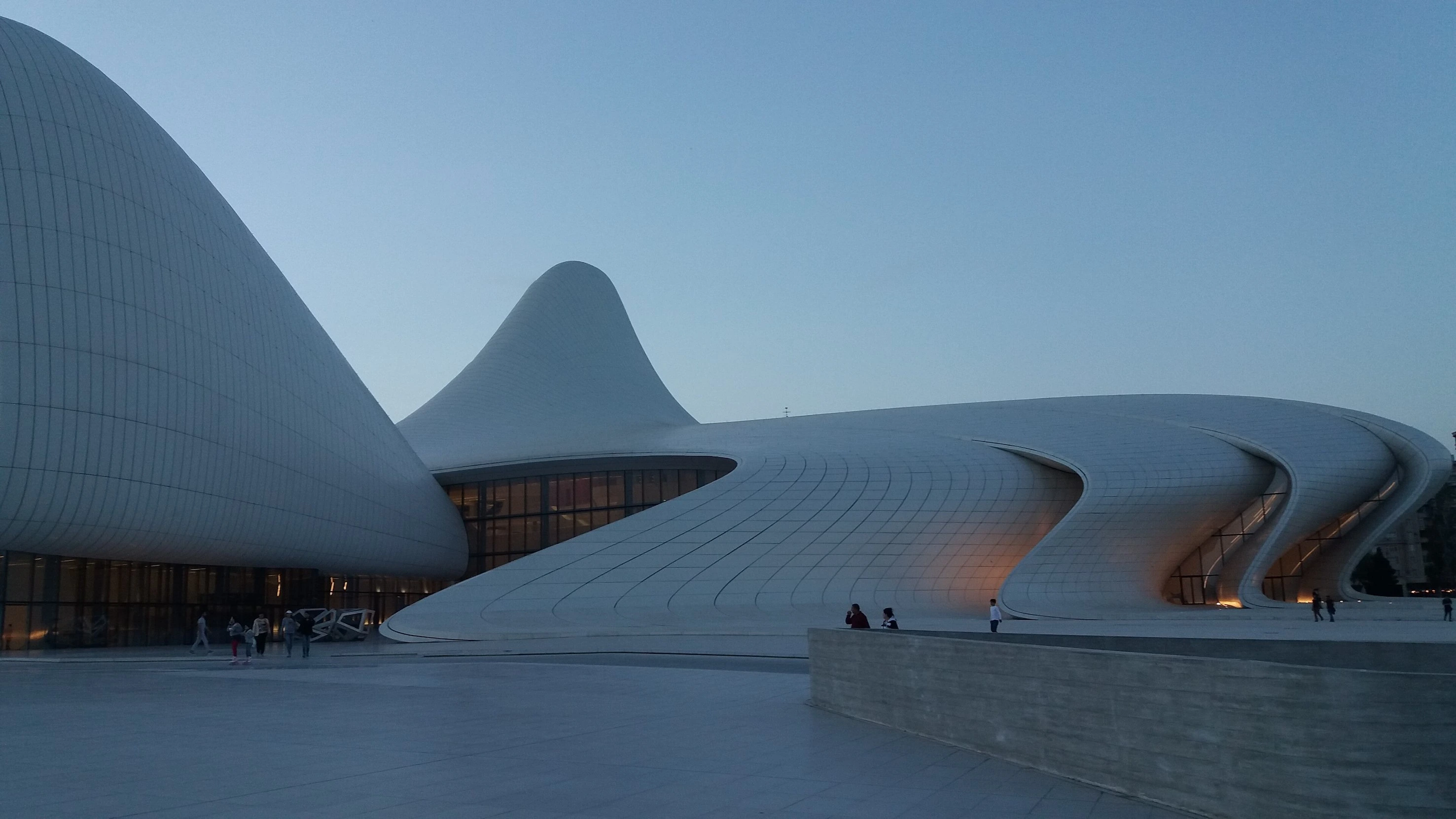 Heydar Aliyev Center curved geometry